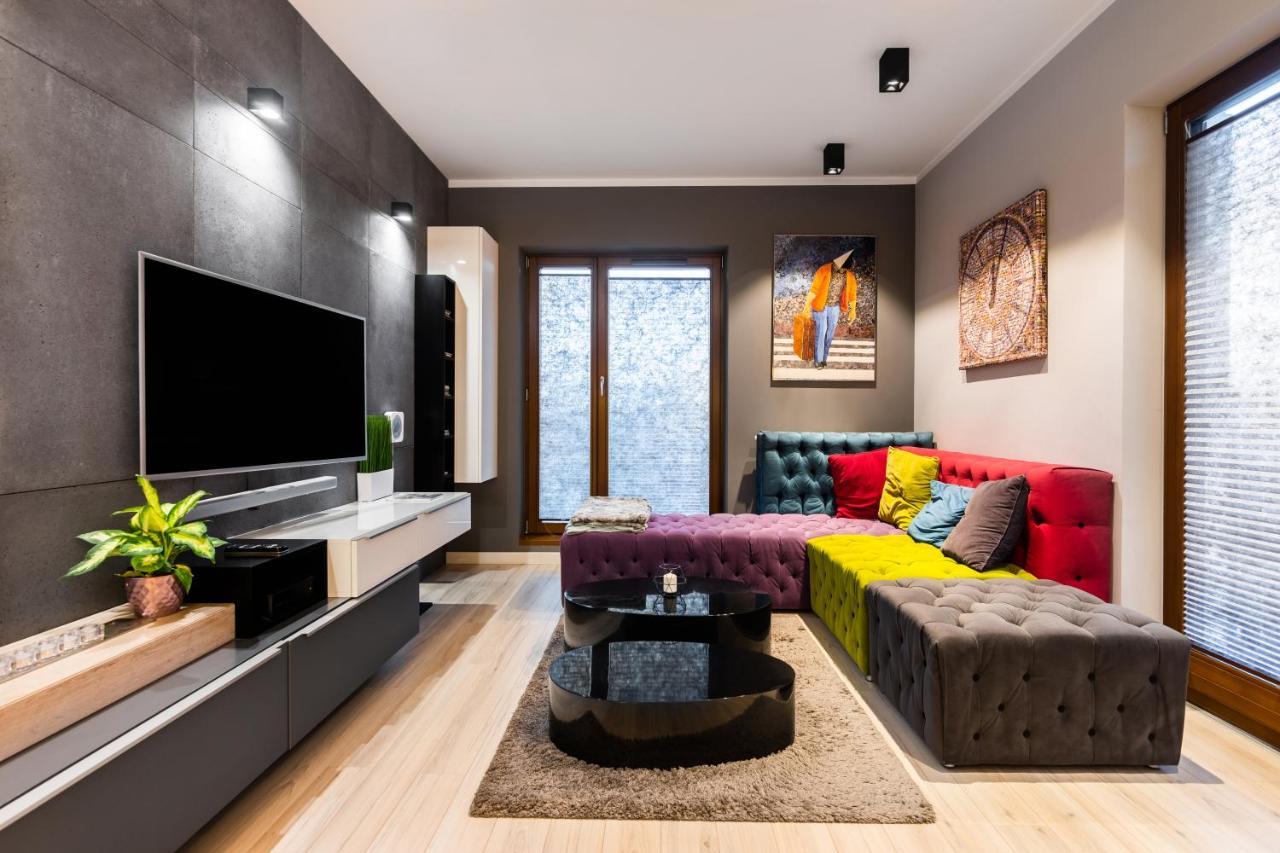 Elegant Business Accommodation With Parking - By Upstairs Cracóvia Exterior foto